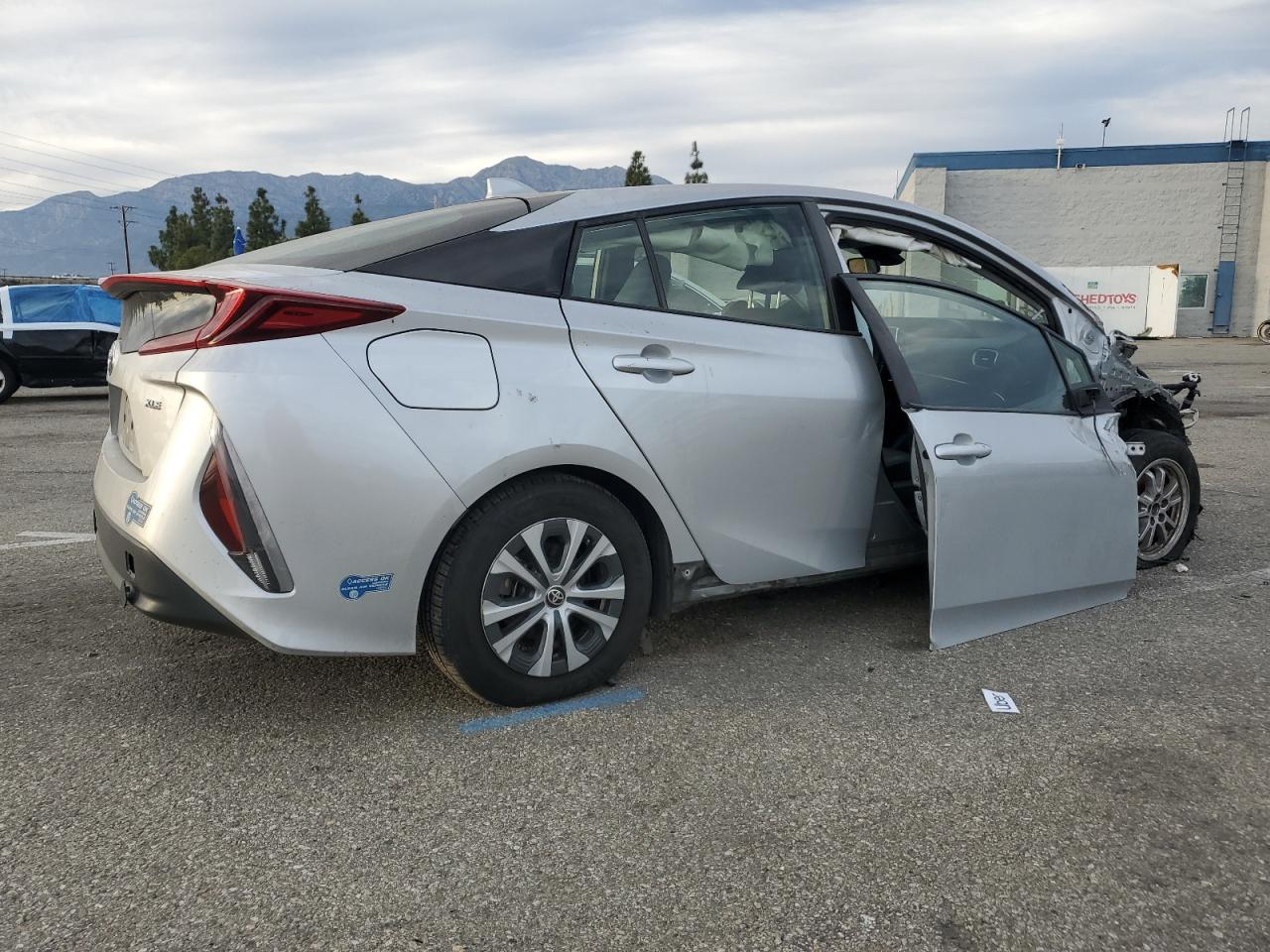 2021 Toyota Prius VIN JTDKAMFP3M3187272 Copart auction photo, front end / side damage thumbnail 3