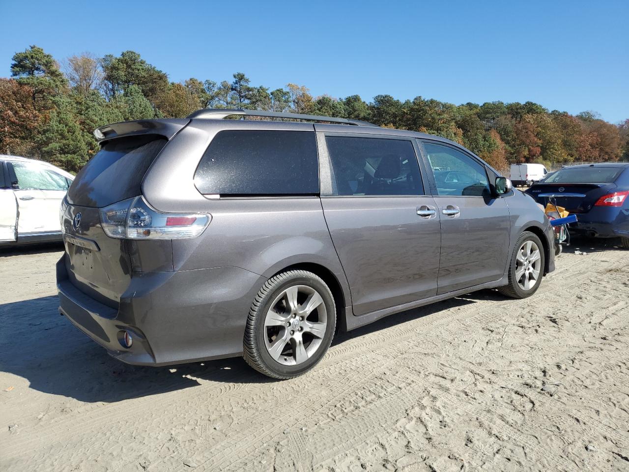 2013 Toyota Sienna VIN 5TDXK3DC4DS292656 Copart auction photo, front end / minor dent/scratches damage thumbnail 3