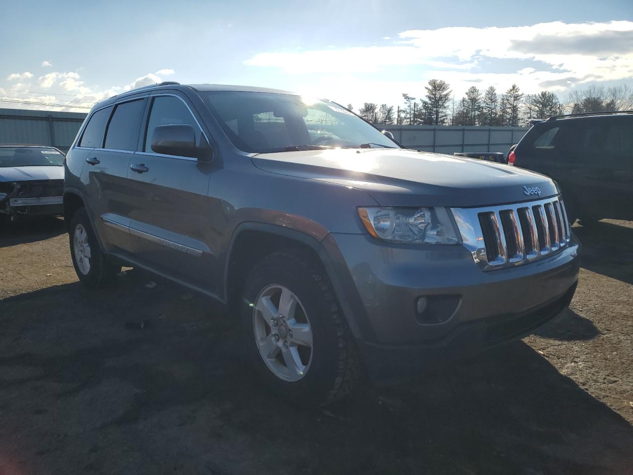 2011 Jeep Grand Cherokee VIN 1J4RR4GG6BC669540 Copart auction photo, minor dent/scratches damage thumbnail 4