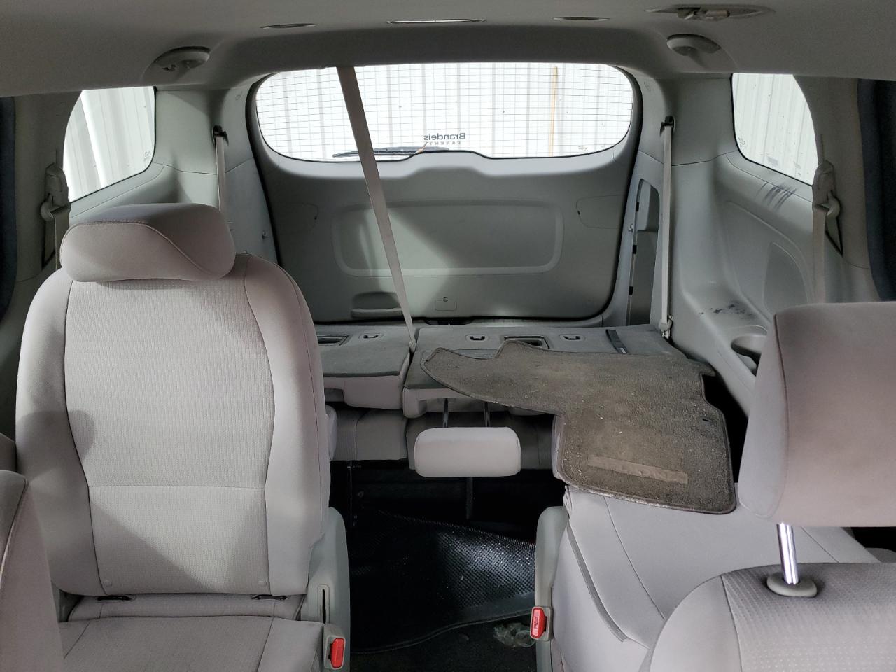 2017 KIA Sedona VIN KNDMB5C1XH6221448 Copart auction photo, vandalism / all over damage thumbnail 10