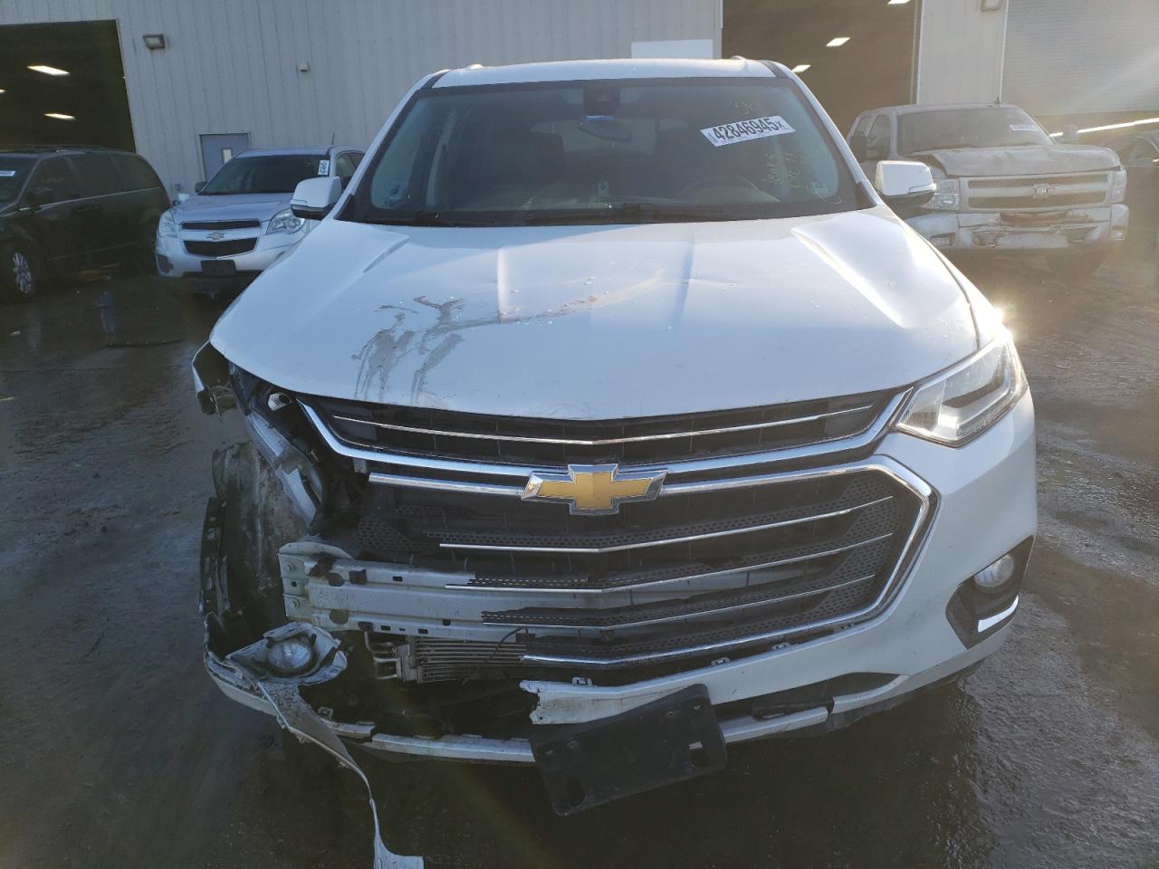 2018 Chevrolet Traverse VIN 1GNEVJKW0JJ197236 Copart auction photo, front end damage thumbnail 5