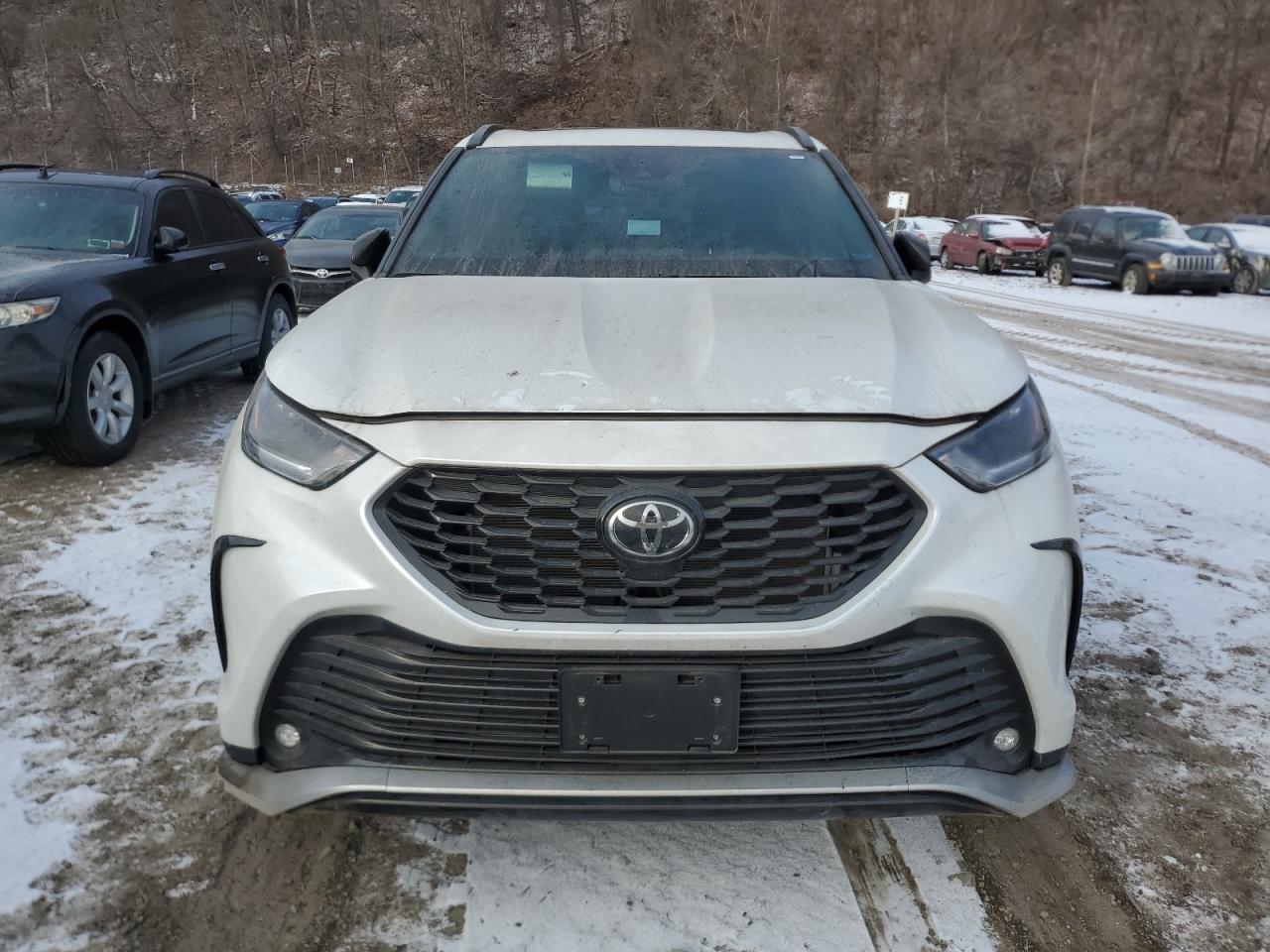 2022 Toyota Highlander VIN 5TDLZRBH9NS196437 Copart auction photo, minor dent/scratches damage thumbnail 5