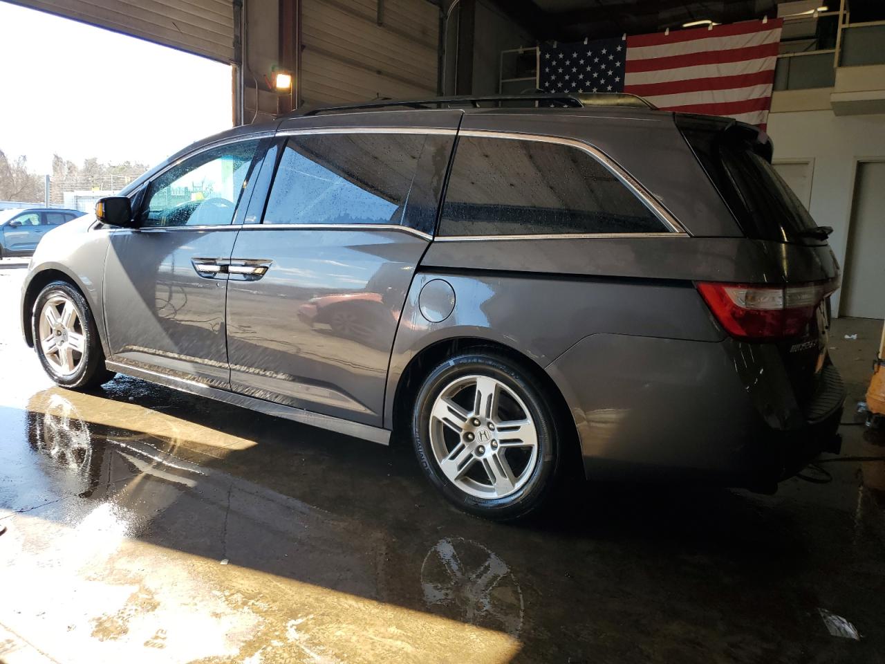 2013 Honda Odyssey VIN 5FNRL5H98DB009034 Copart auction photo, front end / minor dent/scratches damage thumbnail 2
