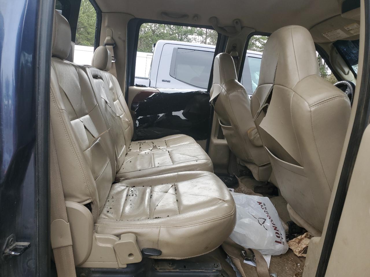 2006 Ford F250 VIN 1FTSW21P06EB75391 Copart auction photo, vandalism damage thumbnail 11
