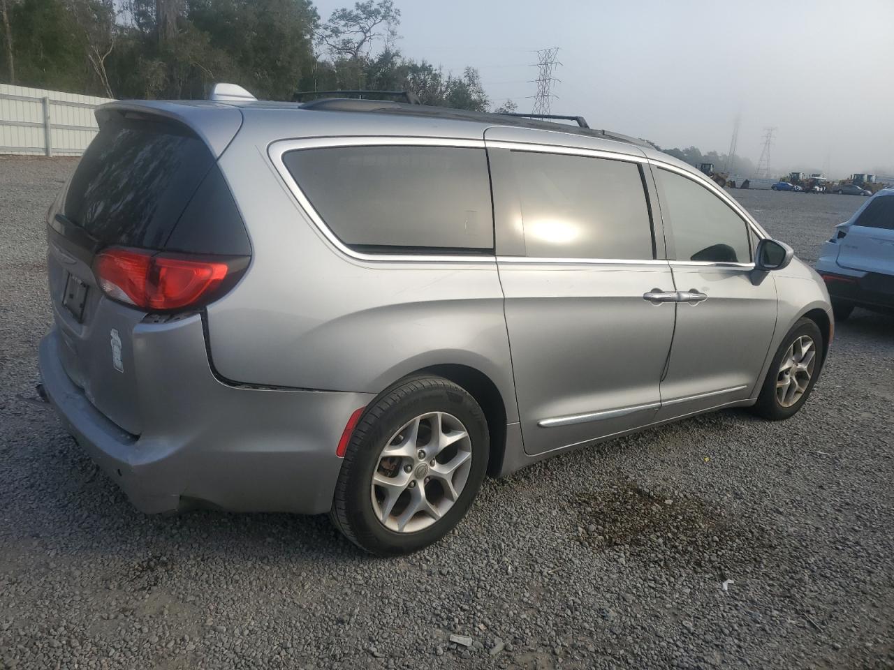 2017 Chrysler Pacifica VIN 2C4RC1BG1HR534267 Copart auction photo, rear end / minor dent/scratches damage thumbnail 3