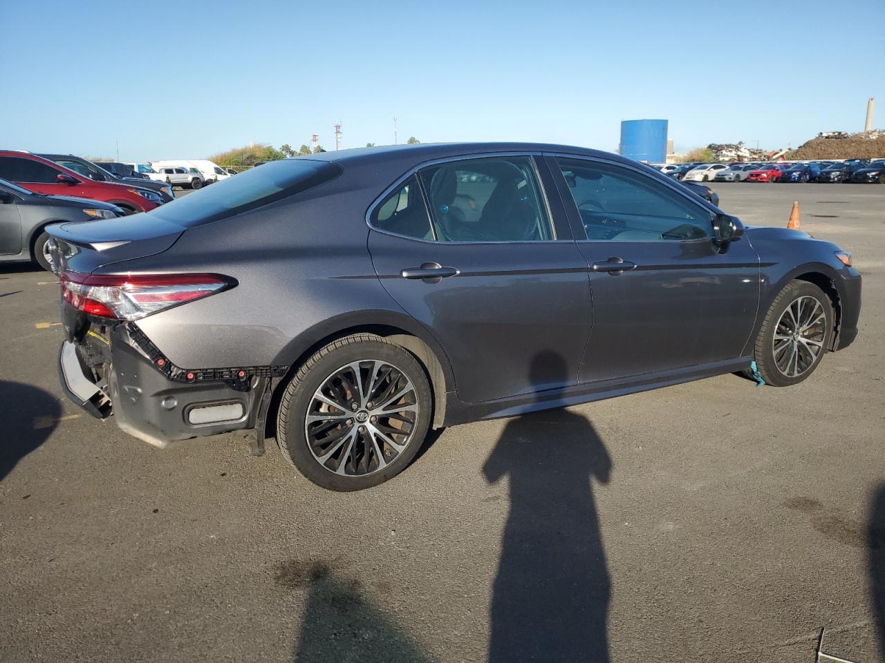 2018 Toyota Camry VIN 4T1B11HK3JU137862 Copart auction photo, rear end damage thumbnail 3