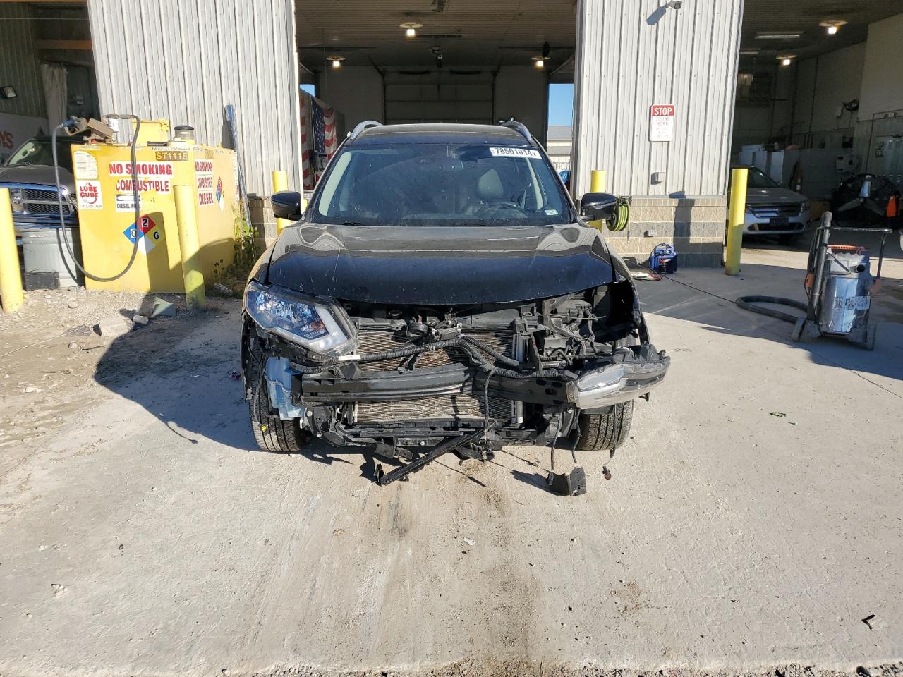 2018 Nissan Rogue VIN JN8AT2MV5JW317983 Copart auction photo, front end / minor dent/scratches damage thumbnail 5