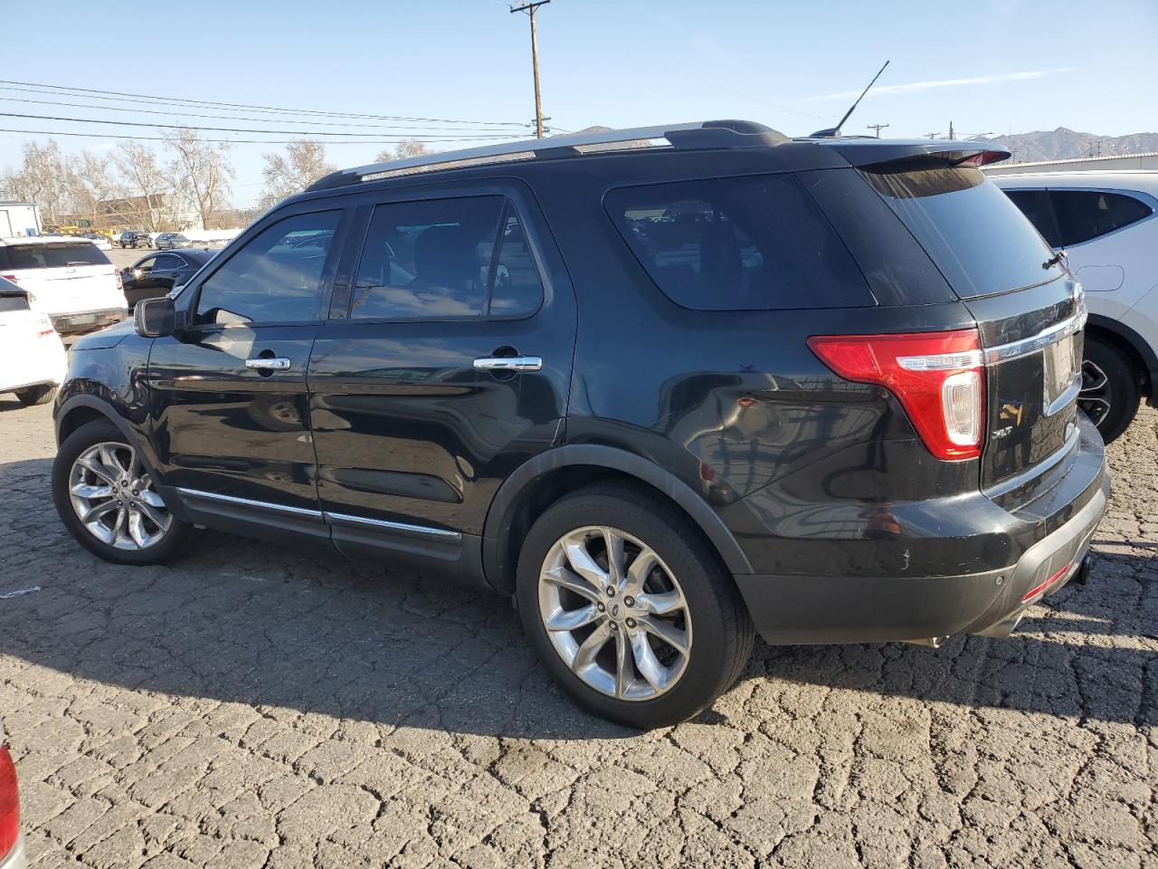 2012 Ford Explorer VIN 1FMHK7D82CGA68345 Copart auction photo, normal wear / minor dent/scratches damage thumbnail 2