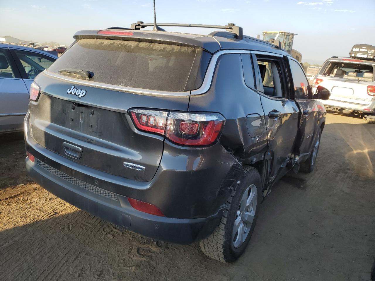 2017 Jeep Compass VIN 3C4NJCBB1HT668942 Copart auction photo, side / rear end damage thumbnail 3