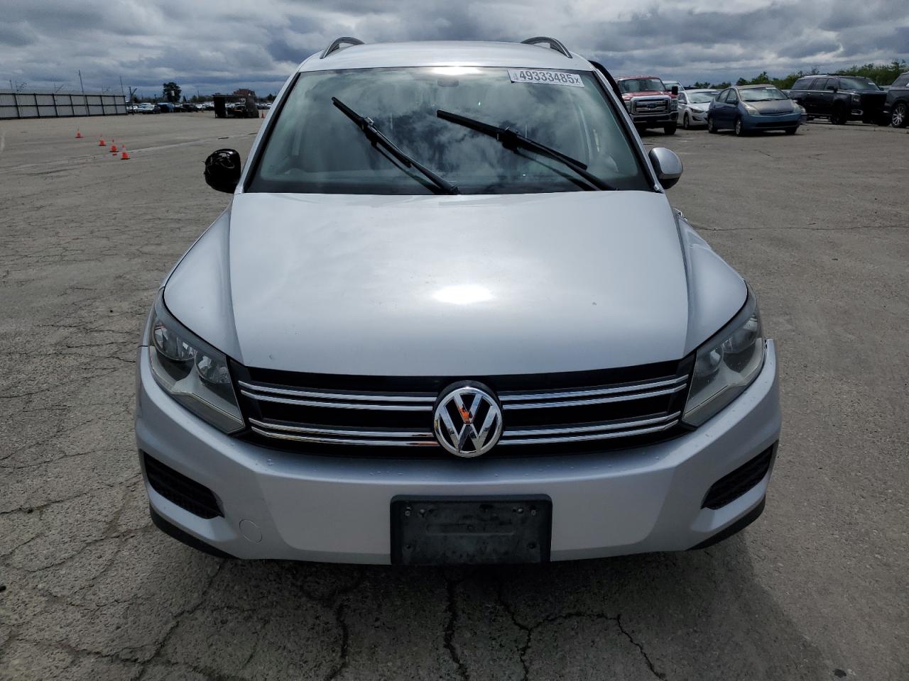 2016 Volkswagen Tiguan VIN WVGAV7AX0GW502617 Copart auction photo, side / front end damage thumbnail 5