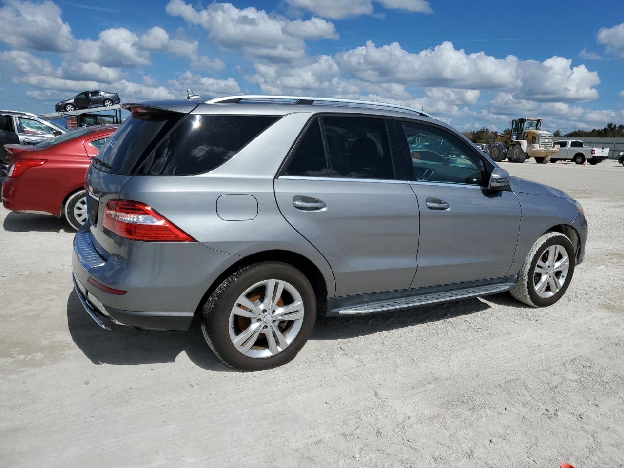2015 Mercedes-Benz M-klasse VIN 4JGDA5JB2FA604823 Copart auction photo, water/flood damage thumbnail 3