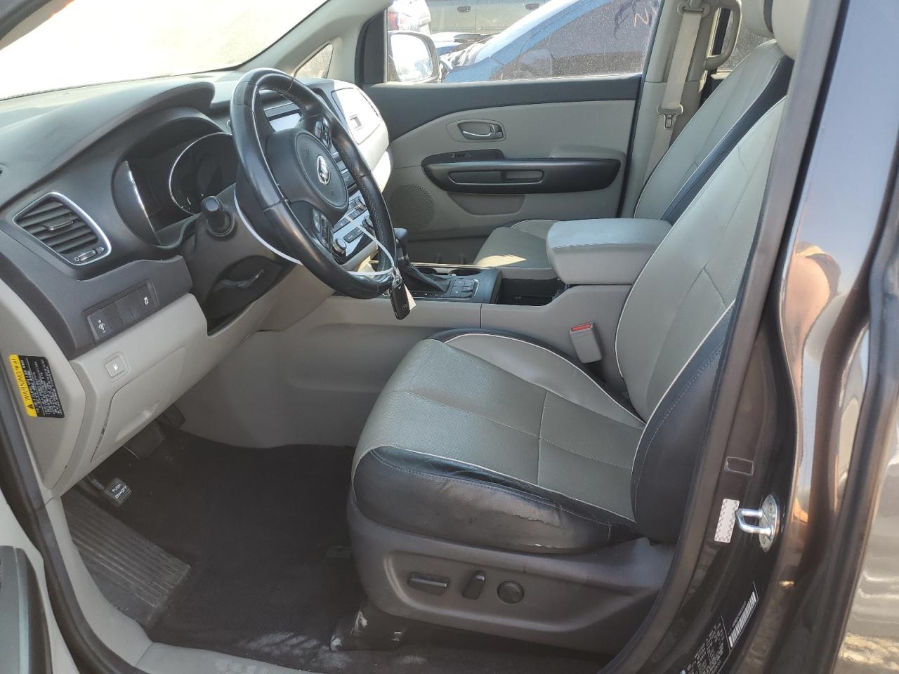 2017 KIA Sedona VIN KNDMB5C16H6326133 Copart auction photo, front end / side damage thumbnail 7