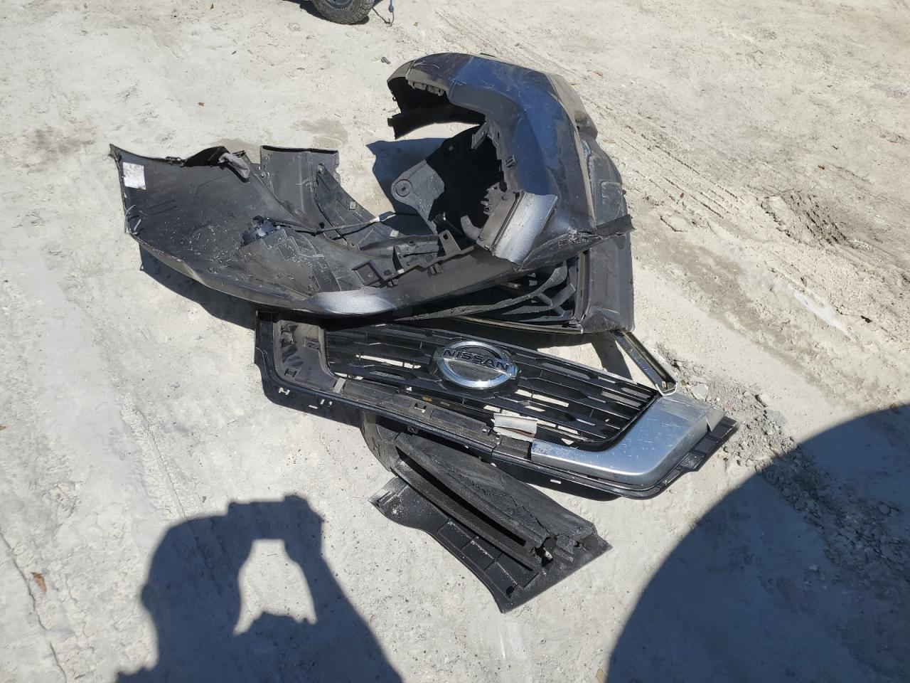 2017 Nissan Pathfinder VIN 5N1DR2MN0HC613685 Copart auction photo, front end / minor dent/scratches damage thumbnail 13