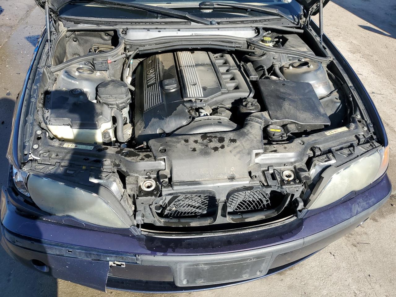 2005 BMW 3er VIN WBAEU33455PR17327 Copart auction photo, front end damage thumbnail 11
