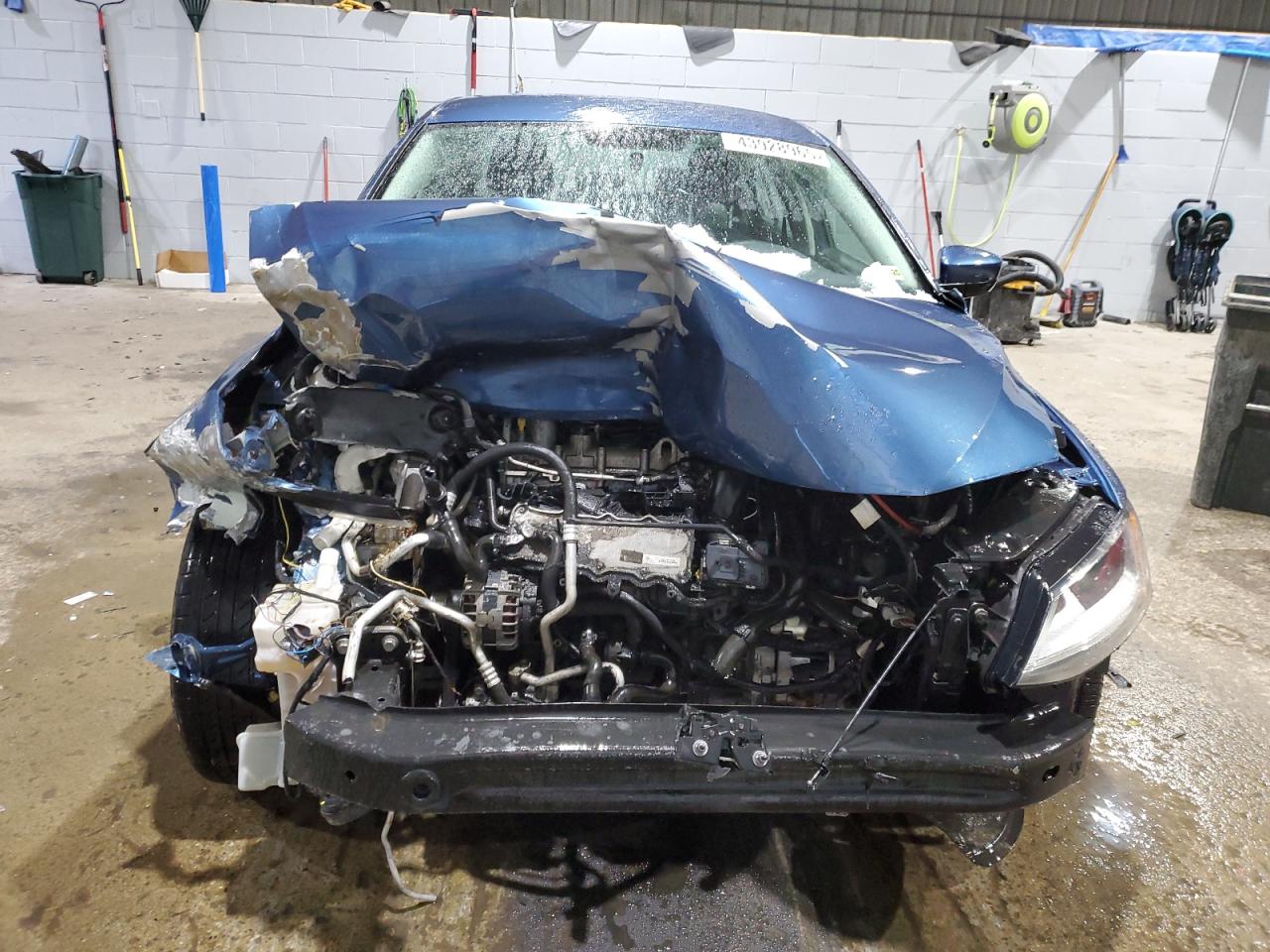 2017 Volkswagen Jetta VIN 3VW2B7AJ3HM227367 Copart auction photo, front end / minor dent/scratches damage thumbnail 5