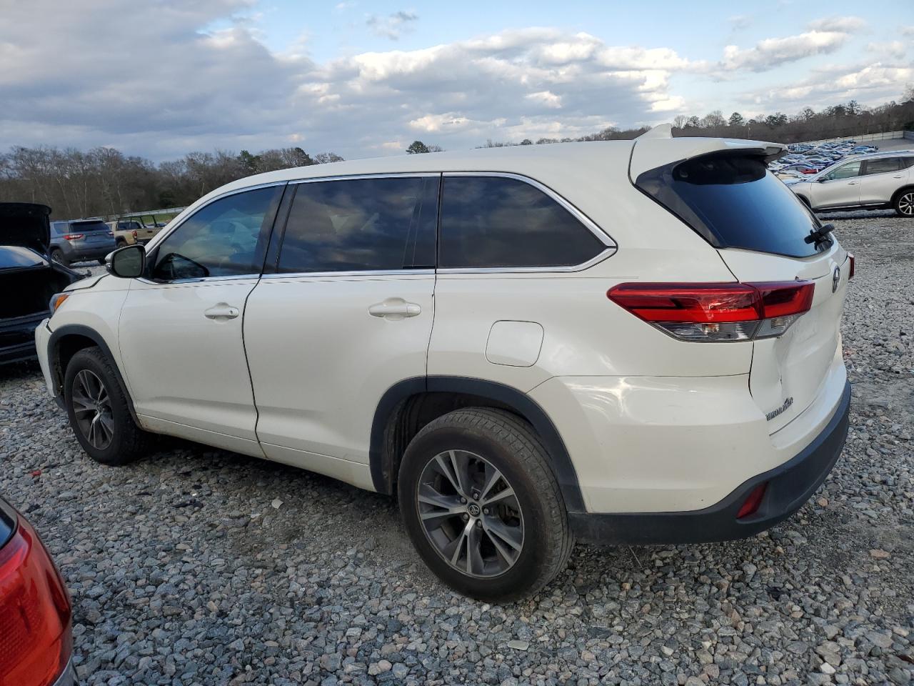 2017 Toyota Highlander VIN 5TDZZRFH0HS216048 Copart auction photo, front end damage thumbnail 2