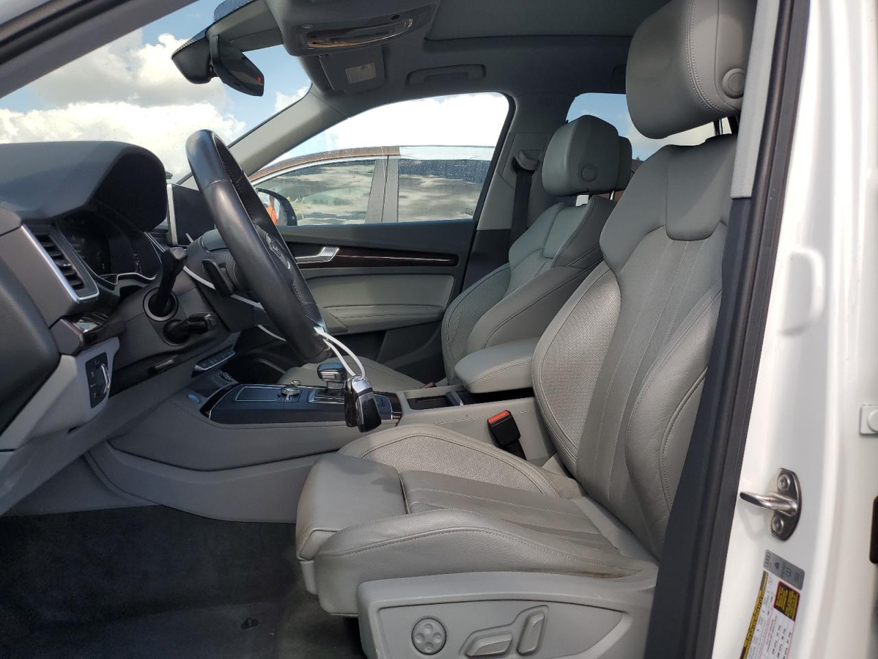 2019 Audi Q5 VIN WA1BNAFY0K2022563 Copart auction photo, water/flood / minor dent/scratches damage thumbnail 7
