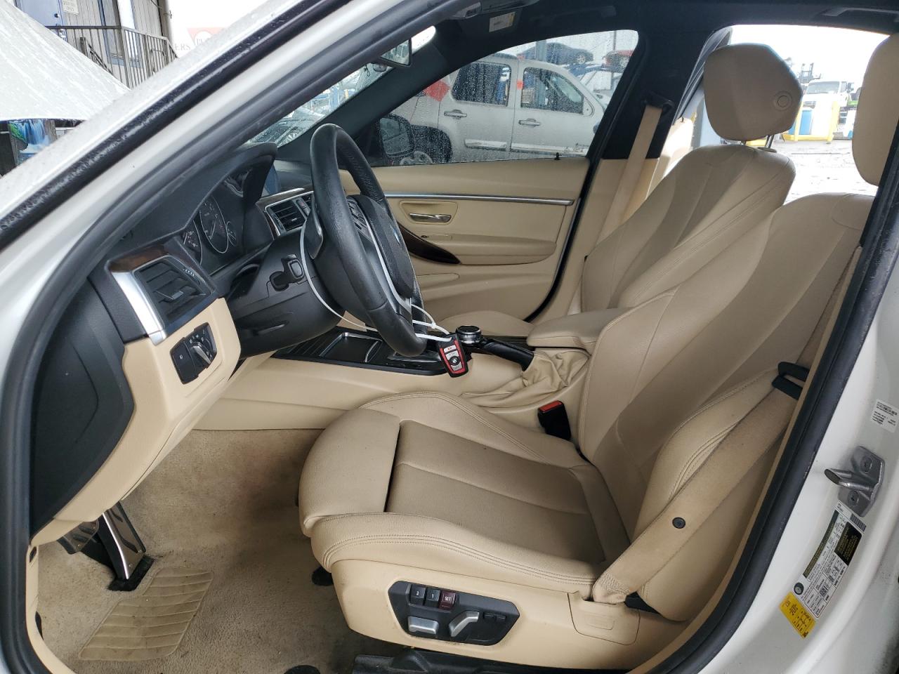 2016 BMW 3er VIN WBA8E9G59GNU28170 Copart auction photo, front end / side damage thumbnail 7