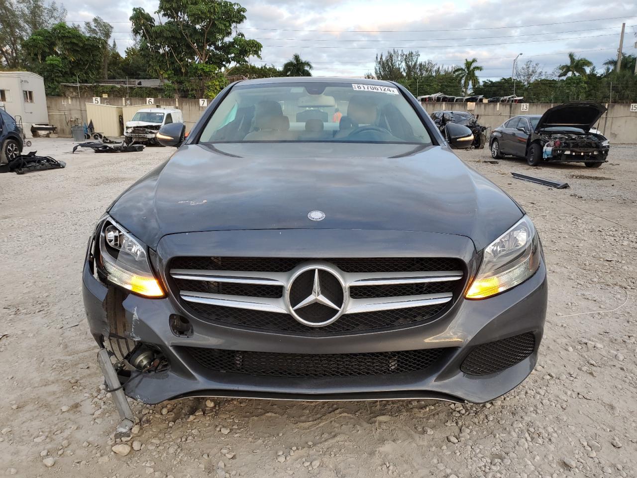 2015 Mercedes-Benz C-klasse VIN 55SWF4JB4FU073087 Copart auction photo, front end / minor dent/scratches damage thumbnail 5