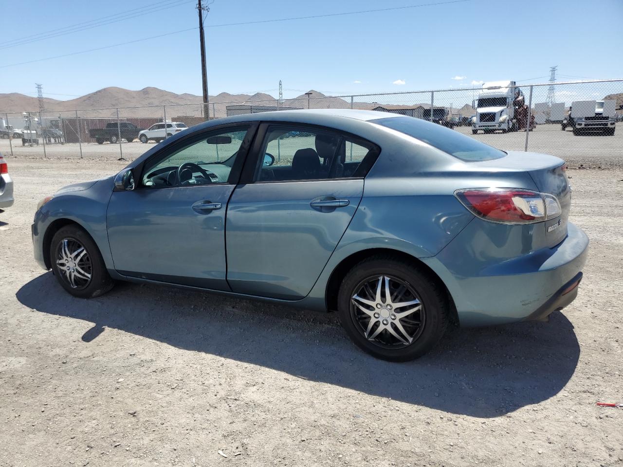 2011 Mazda 3 VIN JM1BL1UG2B1439811 Copart auction photo, front end / minor dent/scratches damage thumbnail 2