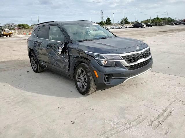 2021 KIA Seltos VIN KNDEU2AA0M7169073 Copart auction photo, side / front end damage thumbnail 11