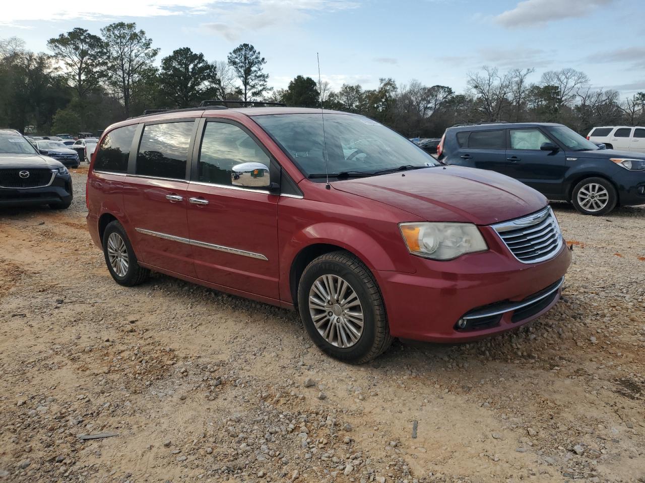 2013 Chrysler Town & Country VIN 2C4RC1CG1DR809502 Copart auction photo, front end damage thumbnail 4