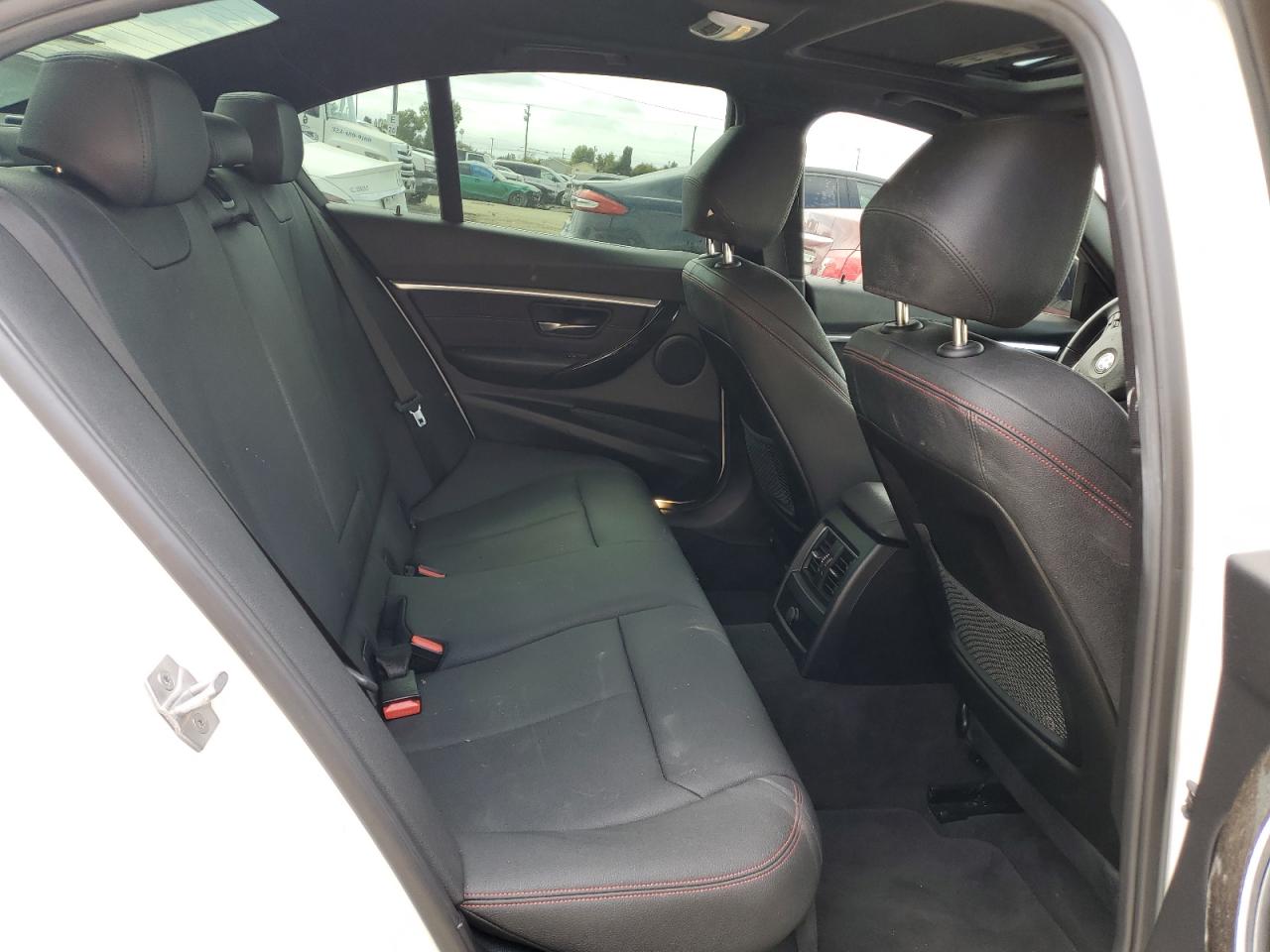 2017 BMW 3er VIN WBA8B9C3XHK886266 Copart auction photo, front end / rear end damage thumbnail 10
