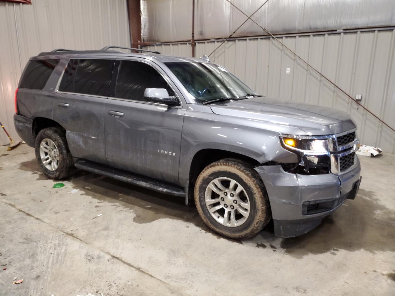 2018 Chevrolet Tahoe VIN 1GNSKBKCXJR387425 Copart auction photo, front end / side damage thumbnail 4