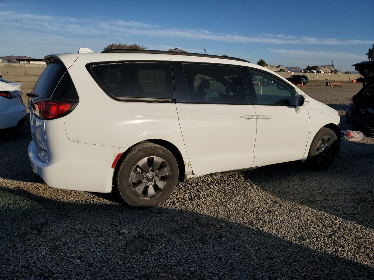 2020 Chrysler Pacifica VIN 2C4RC1N77LR287583 Copart auction photo, front end damage thumbnail 3