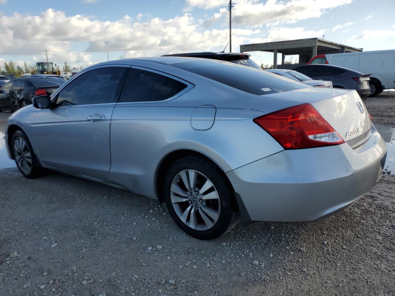 2011 Honda Accord VIN 1HGCS1B30BA006982 Copart auction photo, rear end / minor dent/scratches damage thumbnail 2