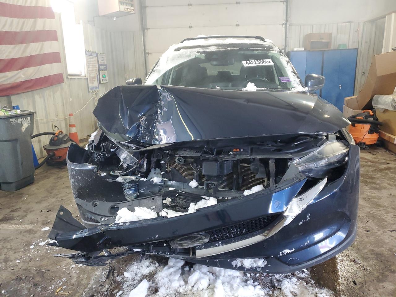 2018 Mazda CX-5 VIN JM3KFBCMXJ0366591 Copart auction photo, front end / minor dent/scratches damage thumbnail 5