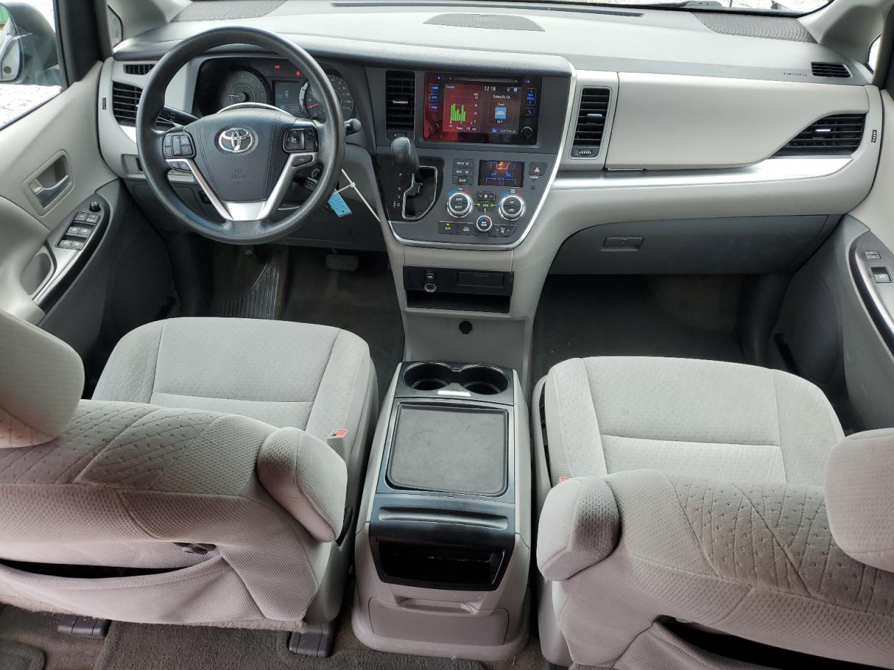 2015 Toyota Sienna VIN 5TDKK3DC7FS591720 Copart auction photo, front end / minor dent/scratches damage thumbnail 8