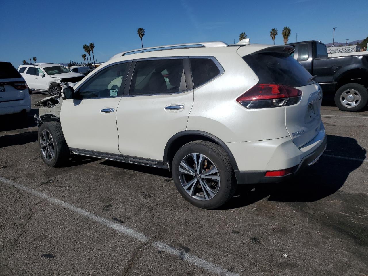 2018 Nissan Rogue VIN 5N1AT2MTXJC820495 Copart auction photo, front end / minor dent/scratches damage thumbnail 2