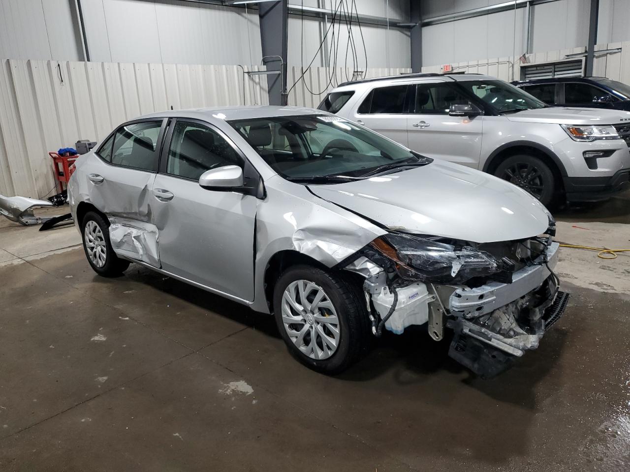 2018 Toyota Corolla VIN 5YFBURHE2JP802137 Copart auction photo, front end / side damage thumbnail 4