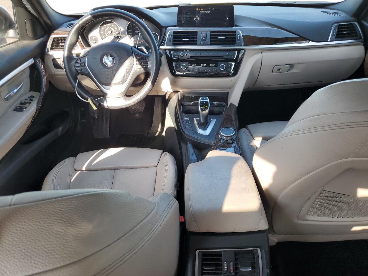 2016 BMW 3er VIN WBA8E9G50GNT87105 Copart auction photo, front end / minor dent/scratches damage thumbnail 8