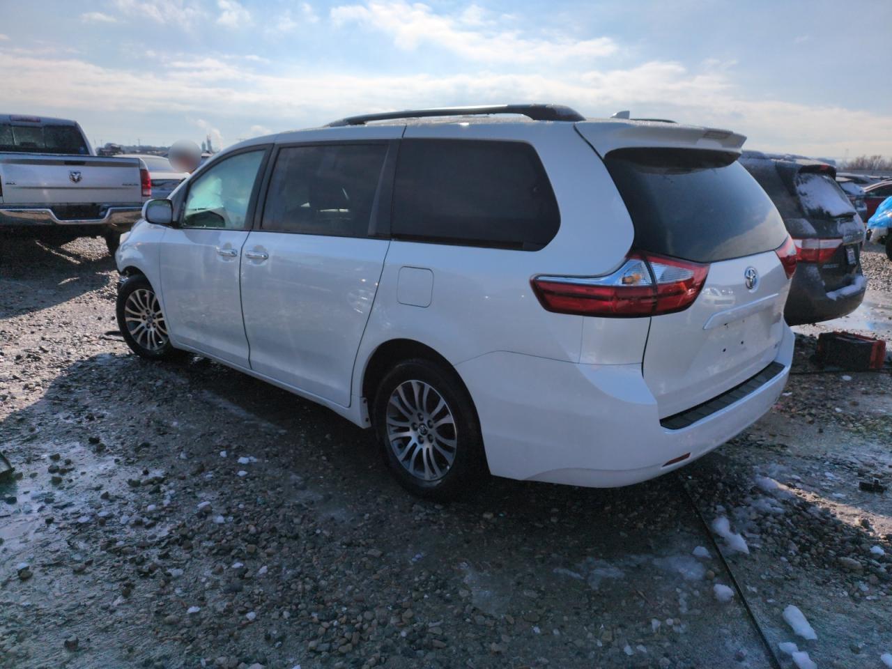 2019 Toyota Sienna VIN 5TDYZ3DC1KS982412 Copart auction photo, front end damage thumbnail 2