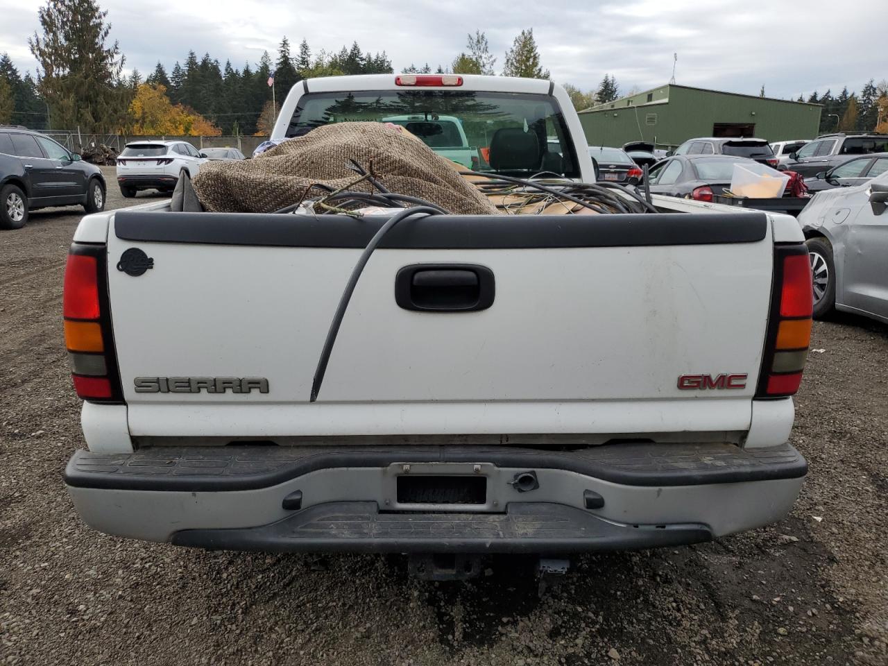 2005 GMC Sierra VIN 1GTEC14X65Z206890 Copart auction photo, vandalism damage thumbnail 6