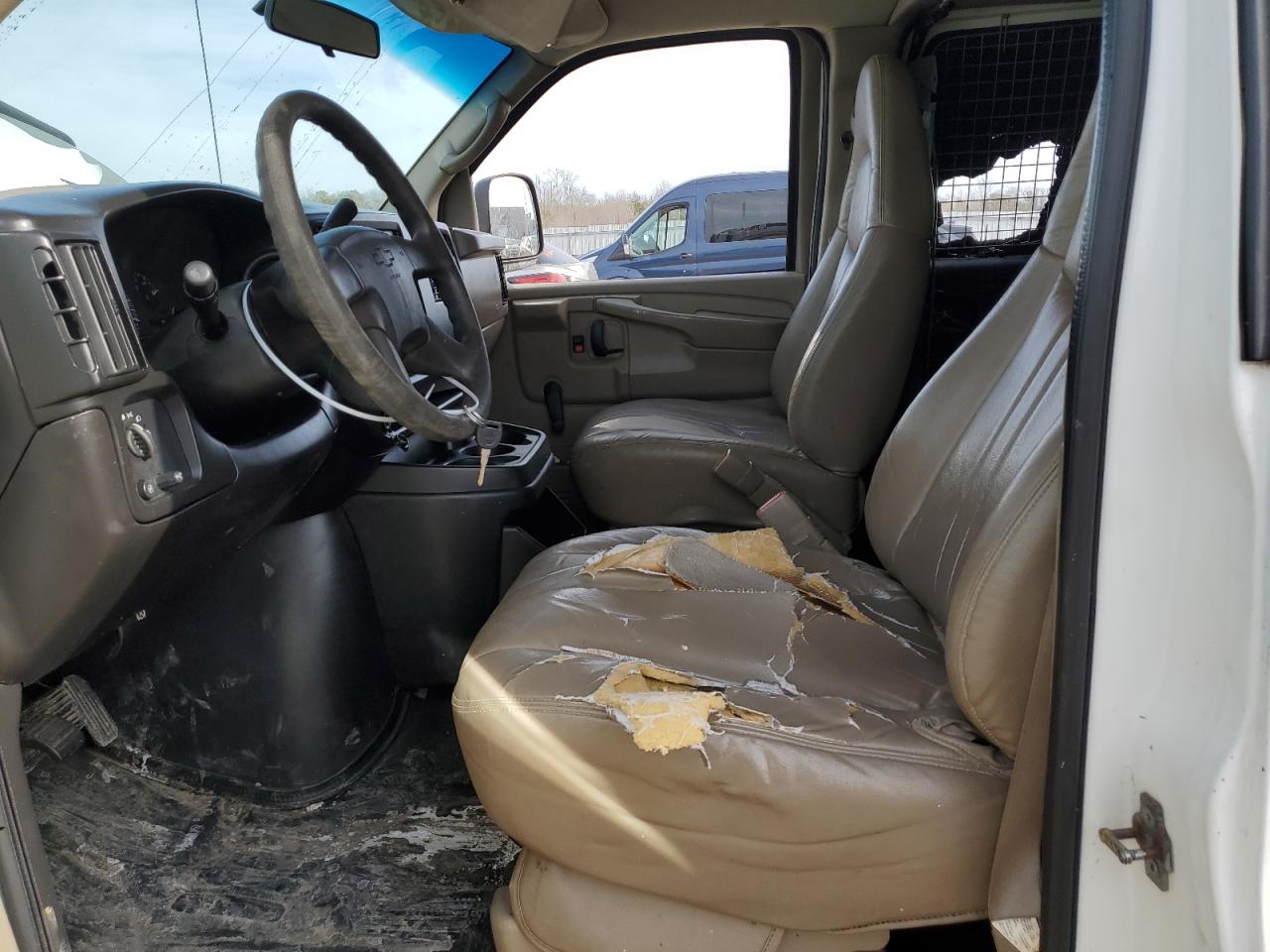 2004 Chevrolet Express VIN 1GCFG15X641234094 Copart auction photo, front end / side damage thumbnail 7