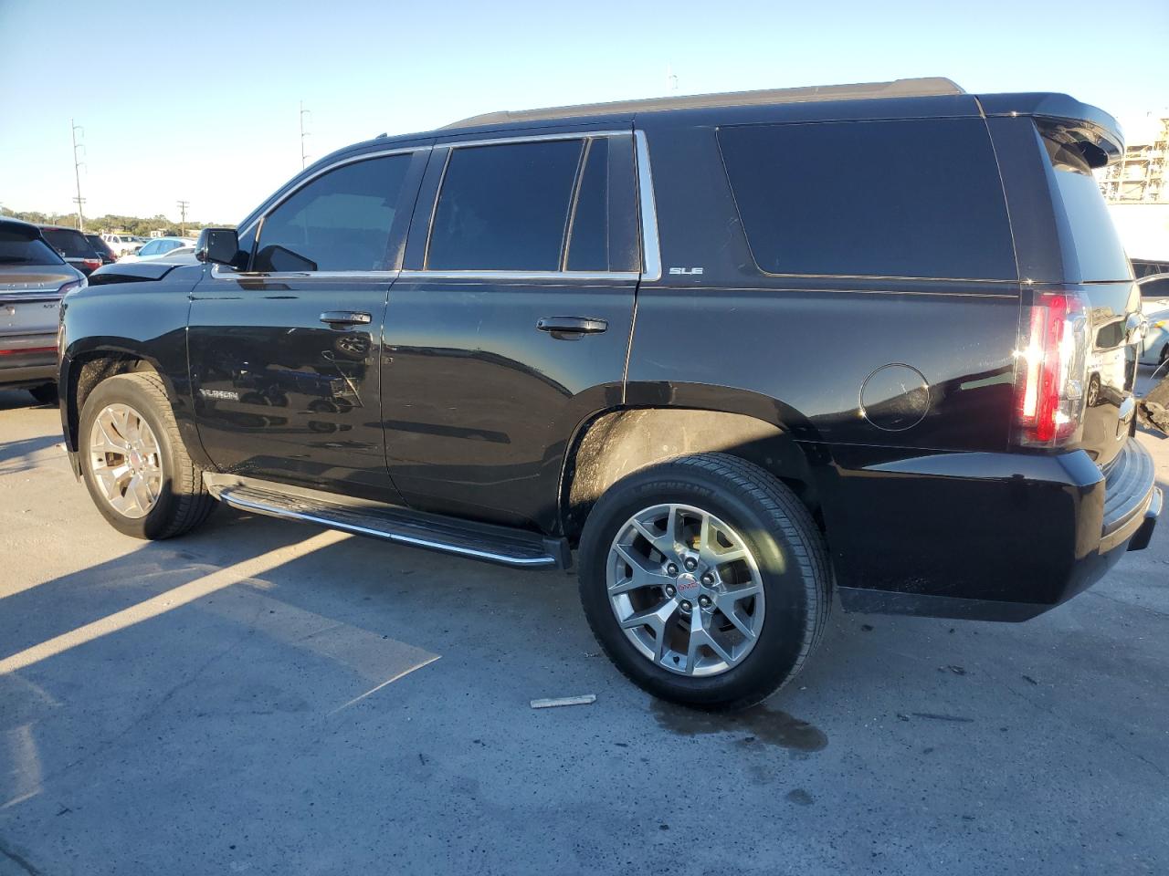 2016 GMC Yukon VIN 1GKS1AKC8GR384140 Copart auction photo, front end damage thumbnail 2