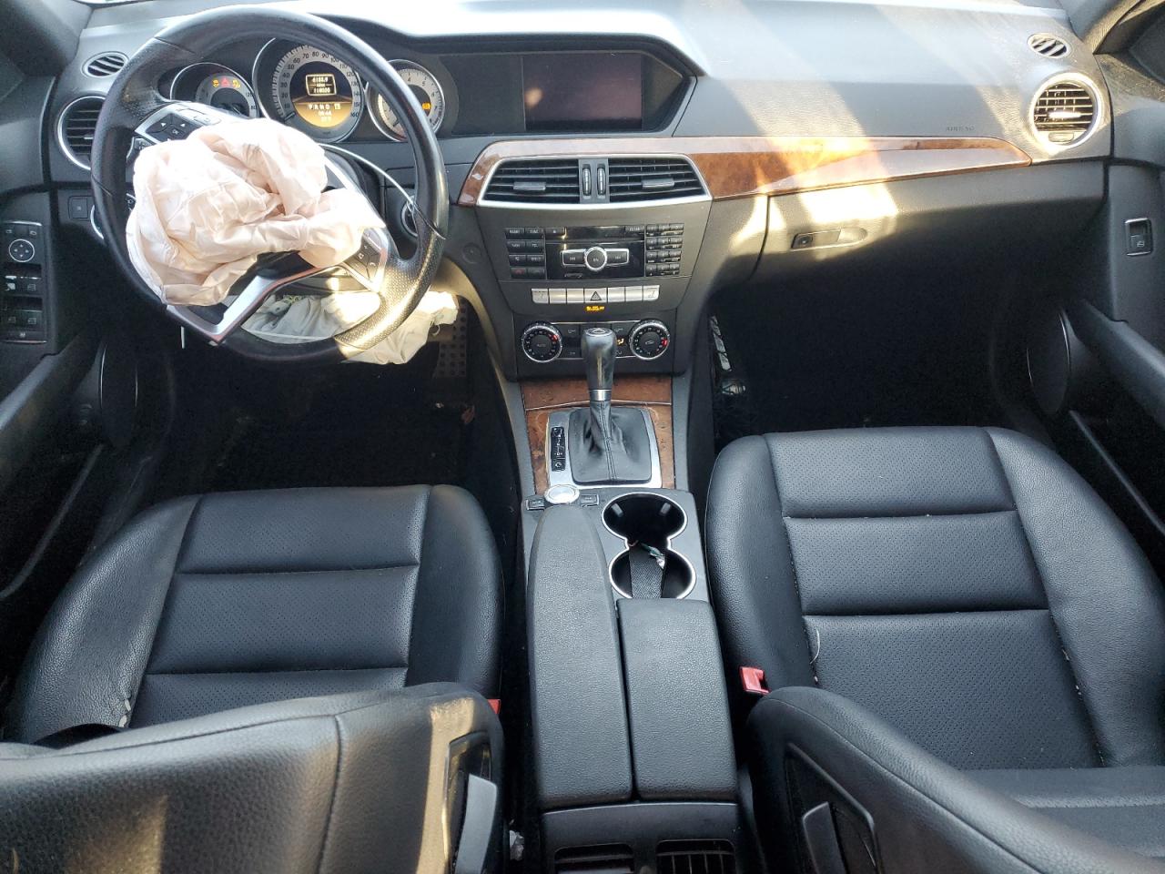 2012 Mercedes-Benz C-klasse VIN WDDGF8BB5CR207113 Copart auction photo, front end damage thumbnail 8