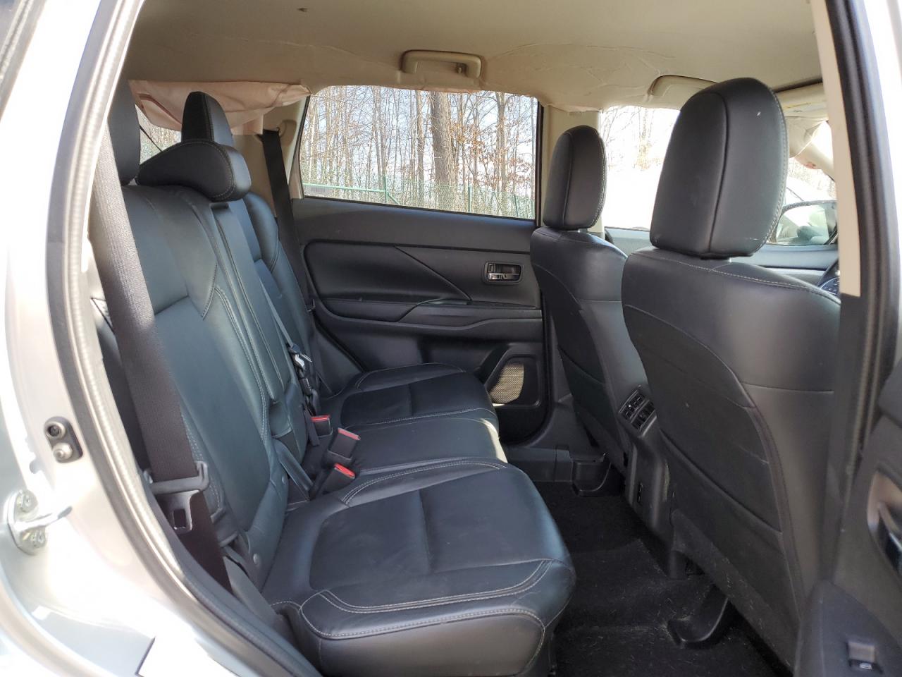 2020 Mitsubishi Outlander VIN JA4AZ3A34LZ024834 Copart auction photo, undercarriage / minor dent/scratches damage thumbnail 11