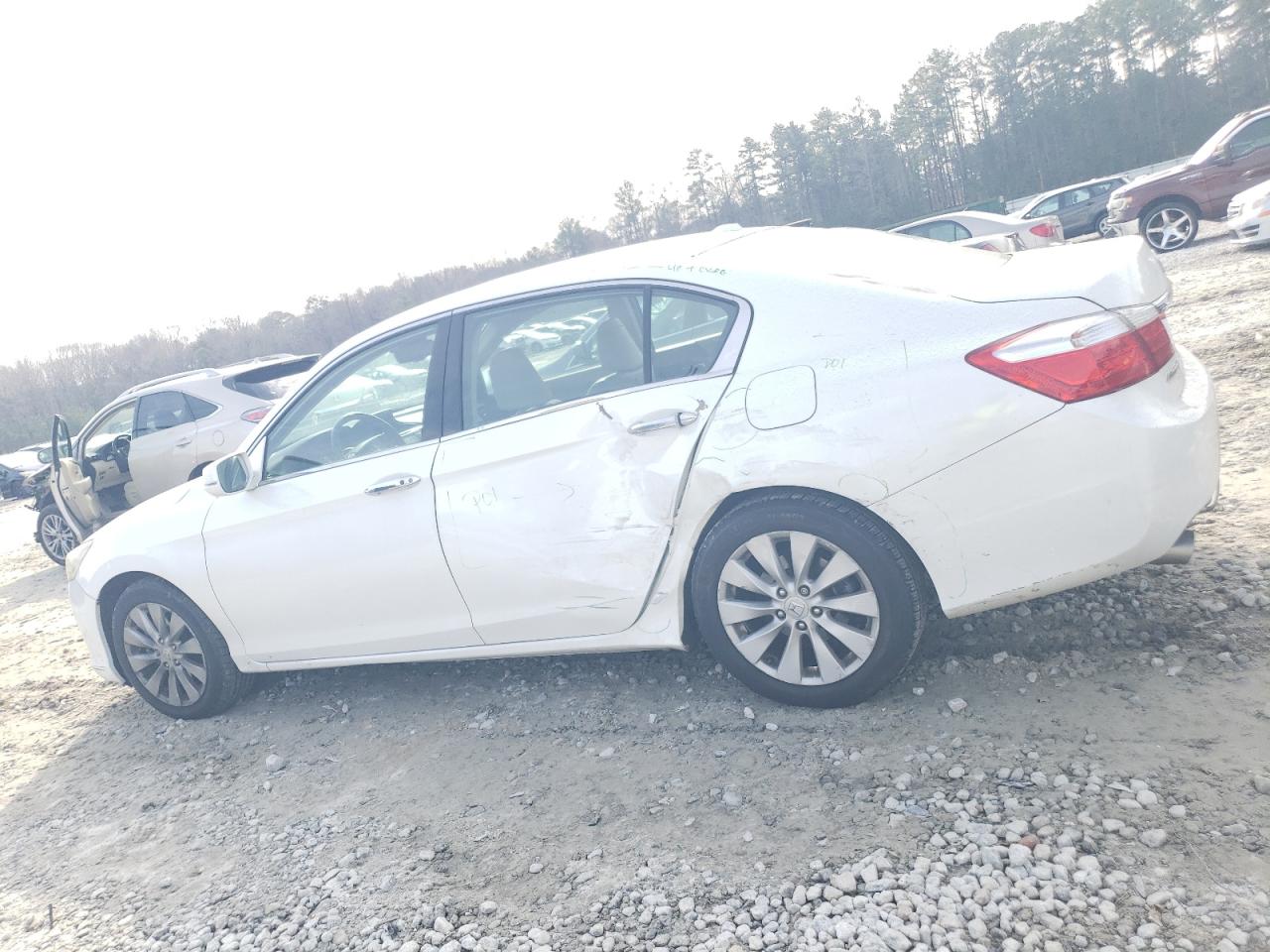 2013 Honda Accord VIN 1HGCR3F82DA023184 Copart auction photo, side / minor dent/scratches damage thumbnail 2