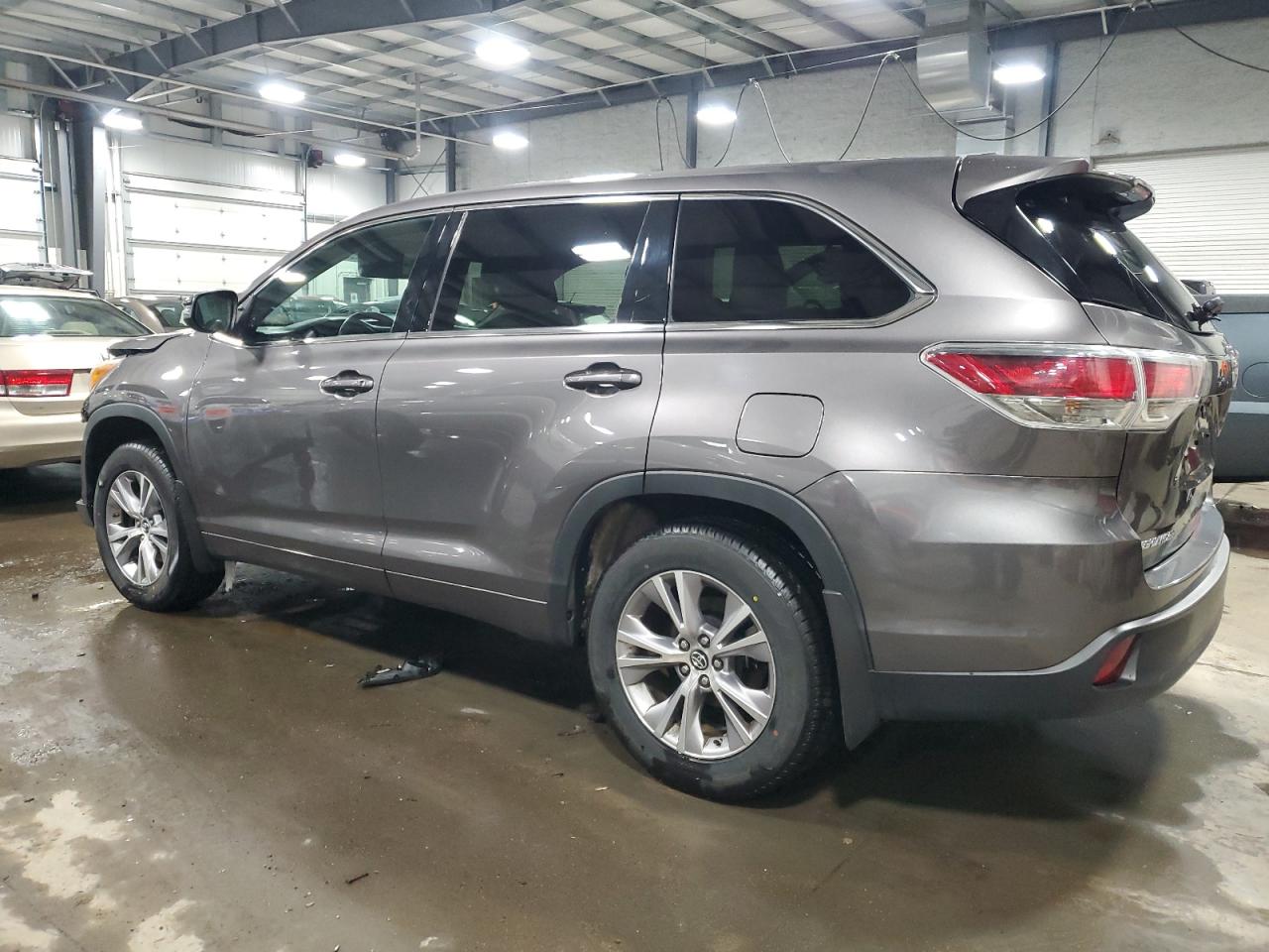2016 Toyota Highlander VIN 5TDBKRFH0GS353852 Copart auction photo, front end damage thumbnail 2
