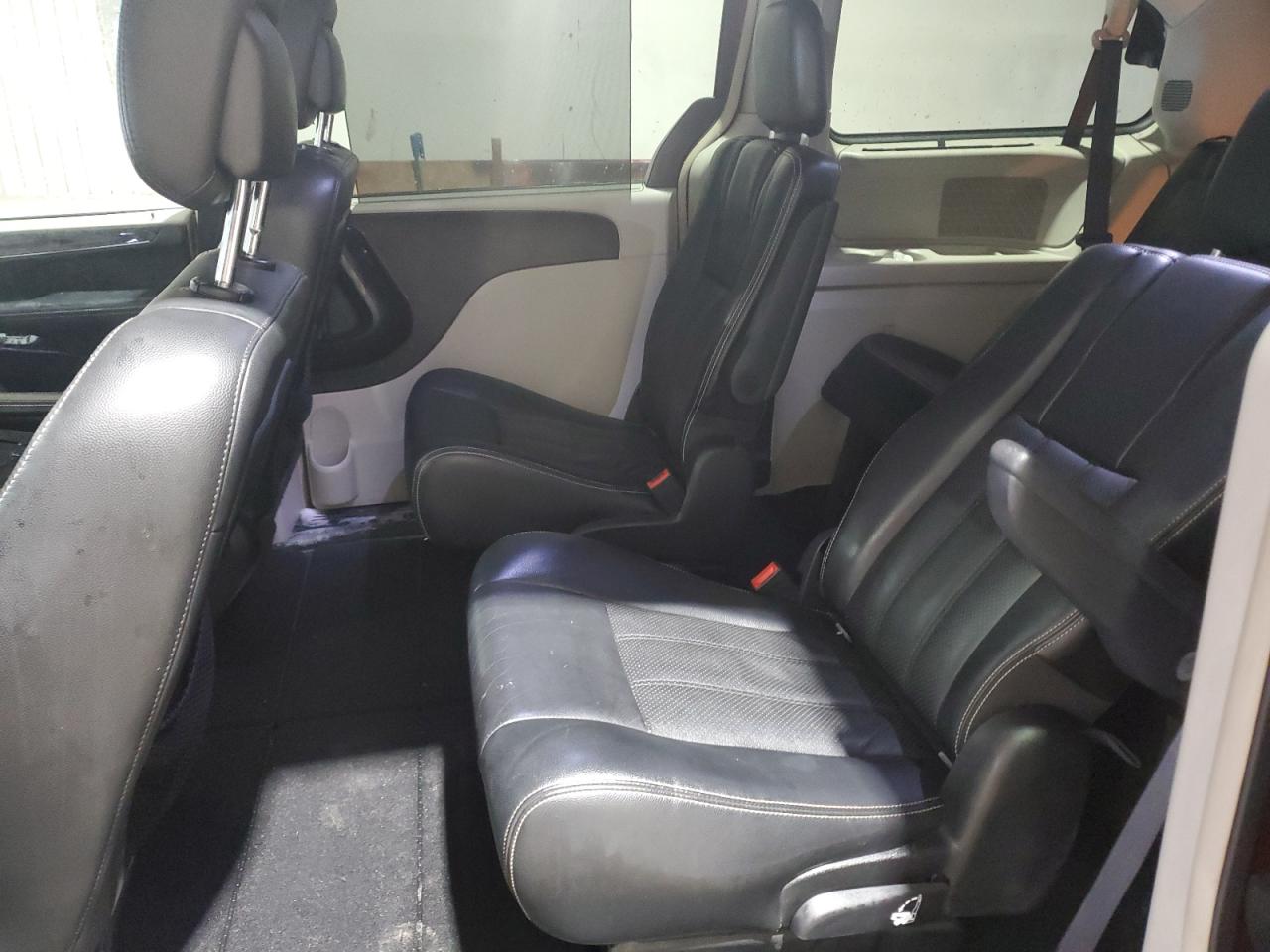 2011 Chrysler Town & Country VIN 2A4RR8DG8BR604286 Copart auction photo, front end / side damage thumbnail 11