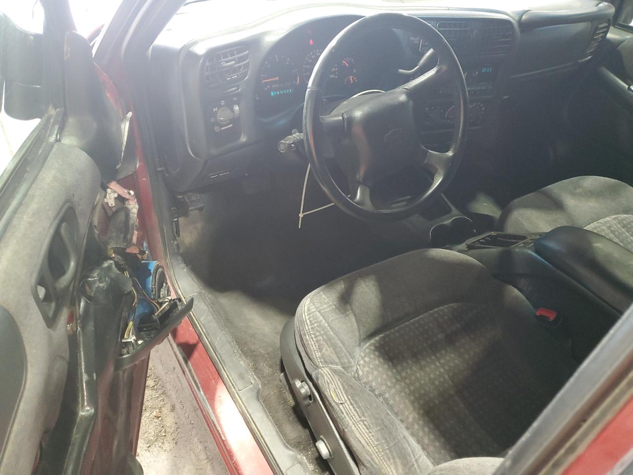 1999 Chevrolet Blazer VIN 1GNCT18W7XK193241 Copart auction photo, all over / mechanical damage thumbnail 8