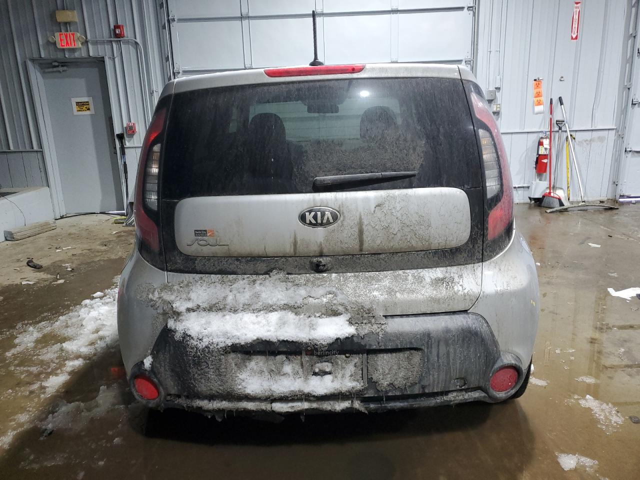 2016 KIA Soul VIN KNDJN2A24G7853892 Copart auction photo, undercarriage / minor dent/scratches damage thumbnail 6