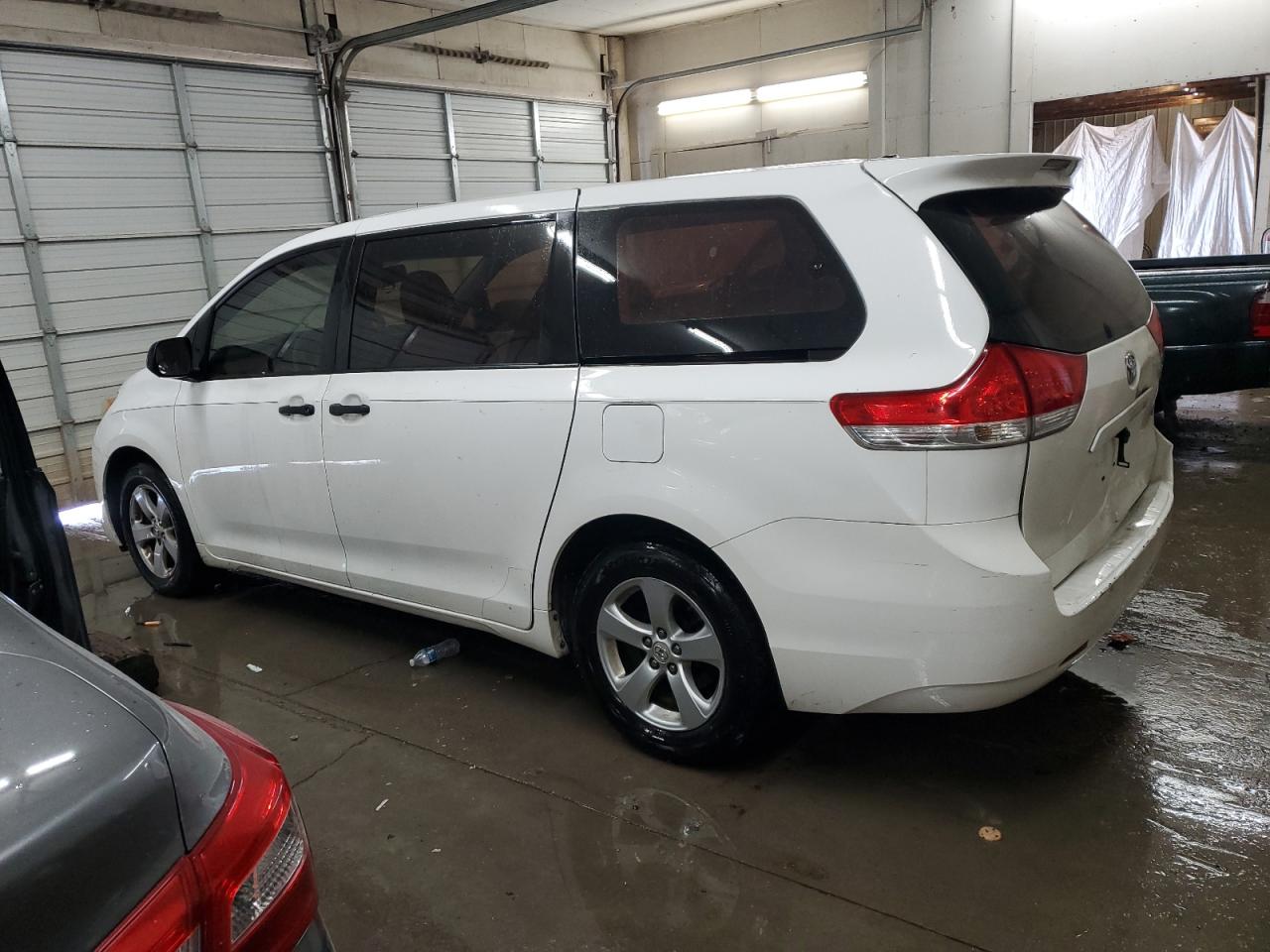 2011 Toyota Sienna VIN 5TDZK3DC2BS006079 Copart auction photo, rear end / front end damage thumbnail 2