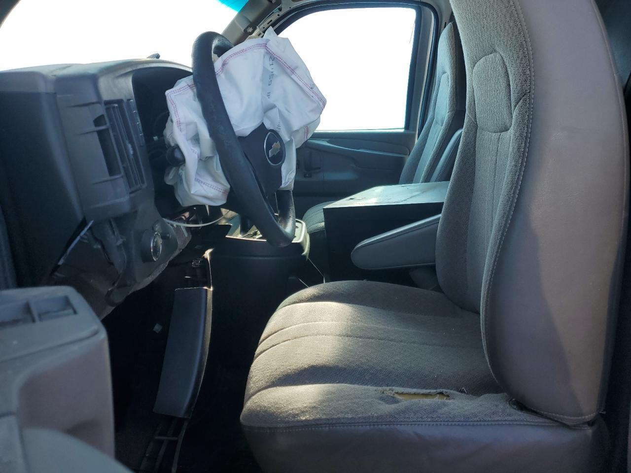 2008 Chevrolet Express VIN 1GCGG25C781152159 Copart auction photo, front end damage thumbnail 7