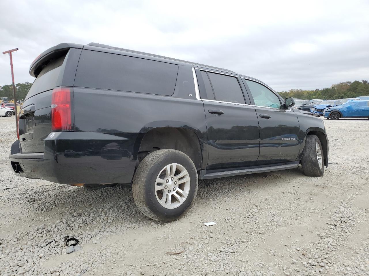 2018 Chevrolet Suburban VIN 1GNSCHKCXJR255961 Copart auction photo, front end / side damage thumbnail 3