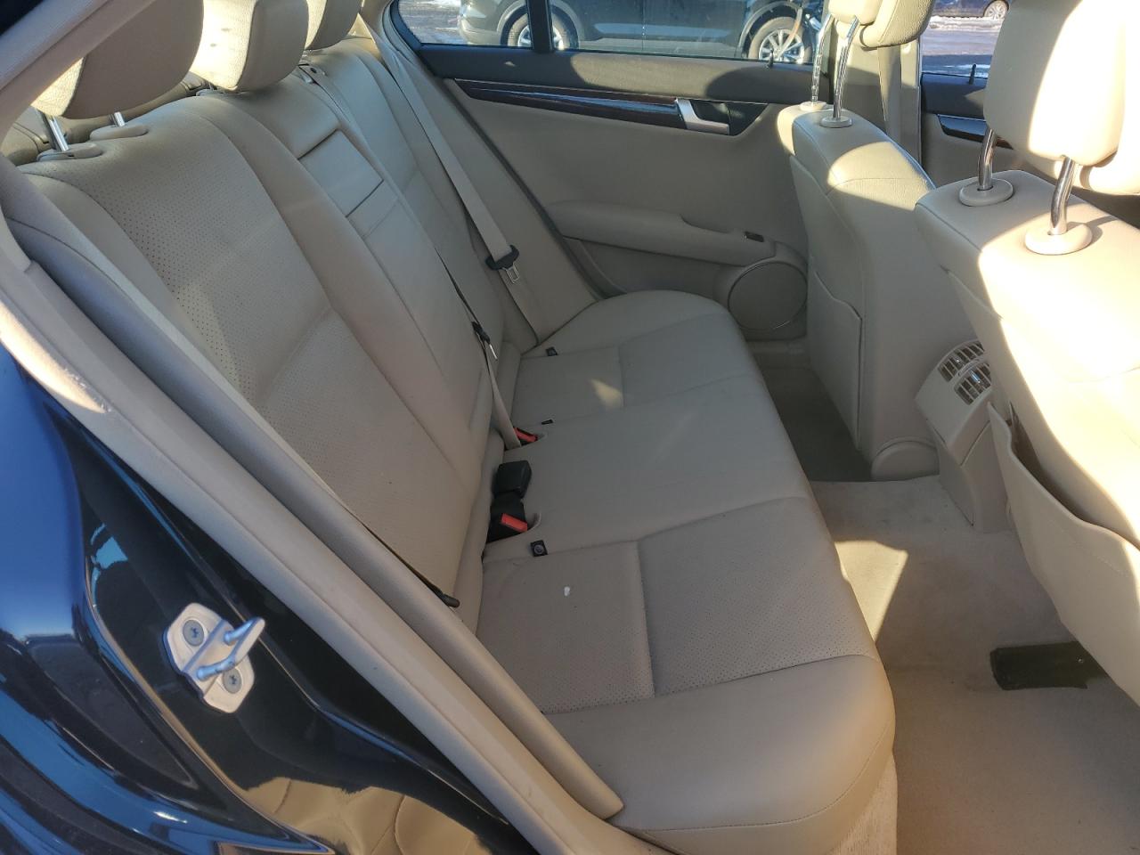 2012 Mercedes-Benz C-klasse VIN WDDGF8BB1CA689769 Copart auction photo, front end damage thumbnail 11